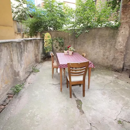2b Apartment
